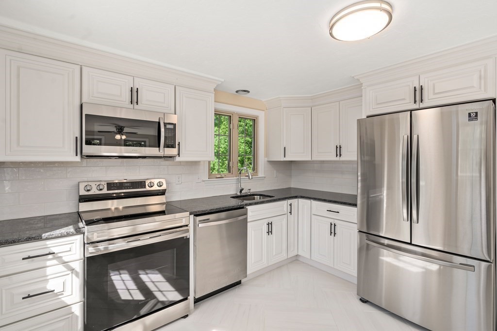 60 Lincoln Road Sutton, MA 01590 - Photo 3 of 29