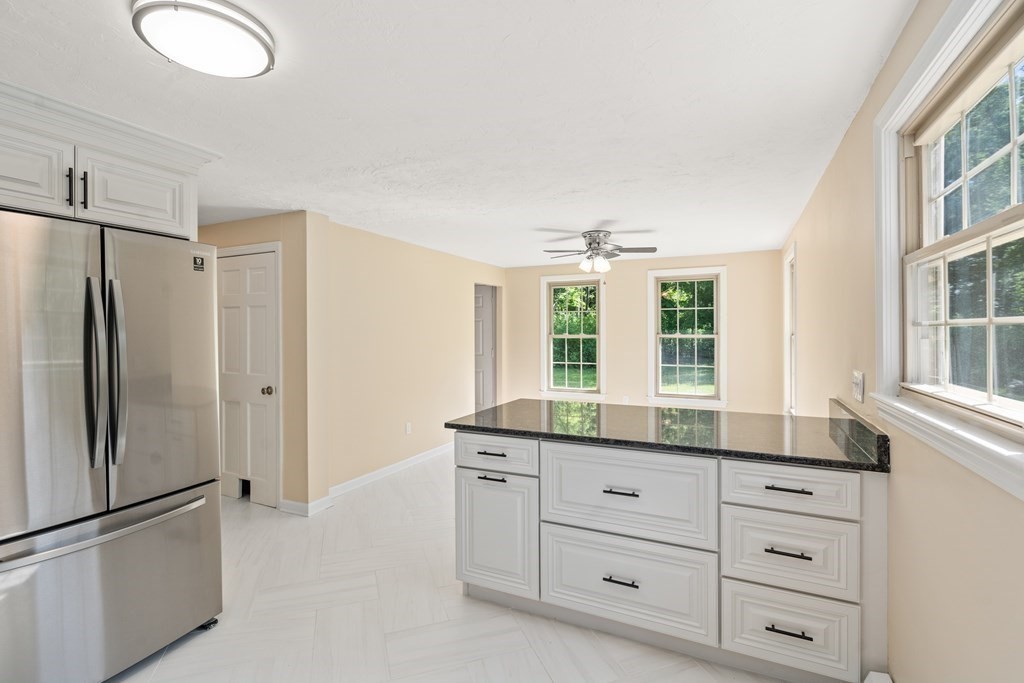 60 Lincoln Road Sutton, MA 01590 - Photo 4 of 29