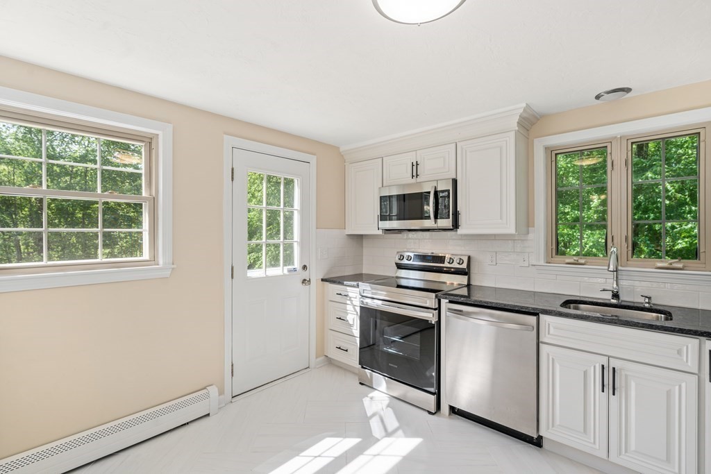 60 Lincoln Road Sutton, MA 01590 - Photo 5 of 29