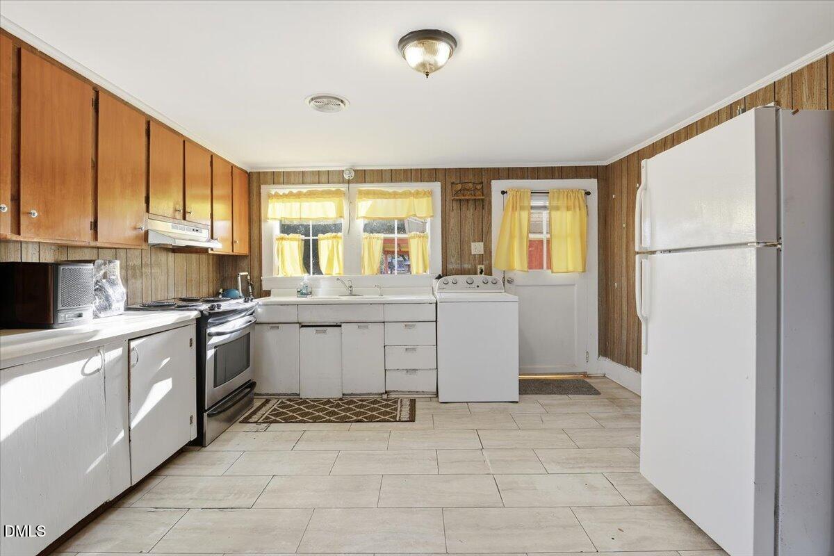 209 Price Street Pine Level, NC 27568 - Photo 13 of 23 11-209 Price St-11