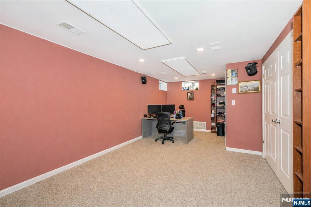 10 Gannet Court Wayne, NJ 07470 - Photo 22 of 24 a room with furniture and a rug