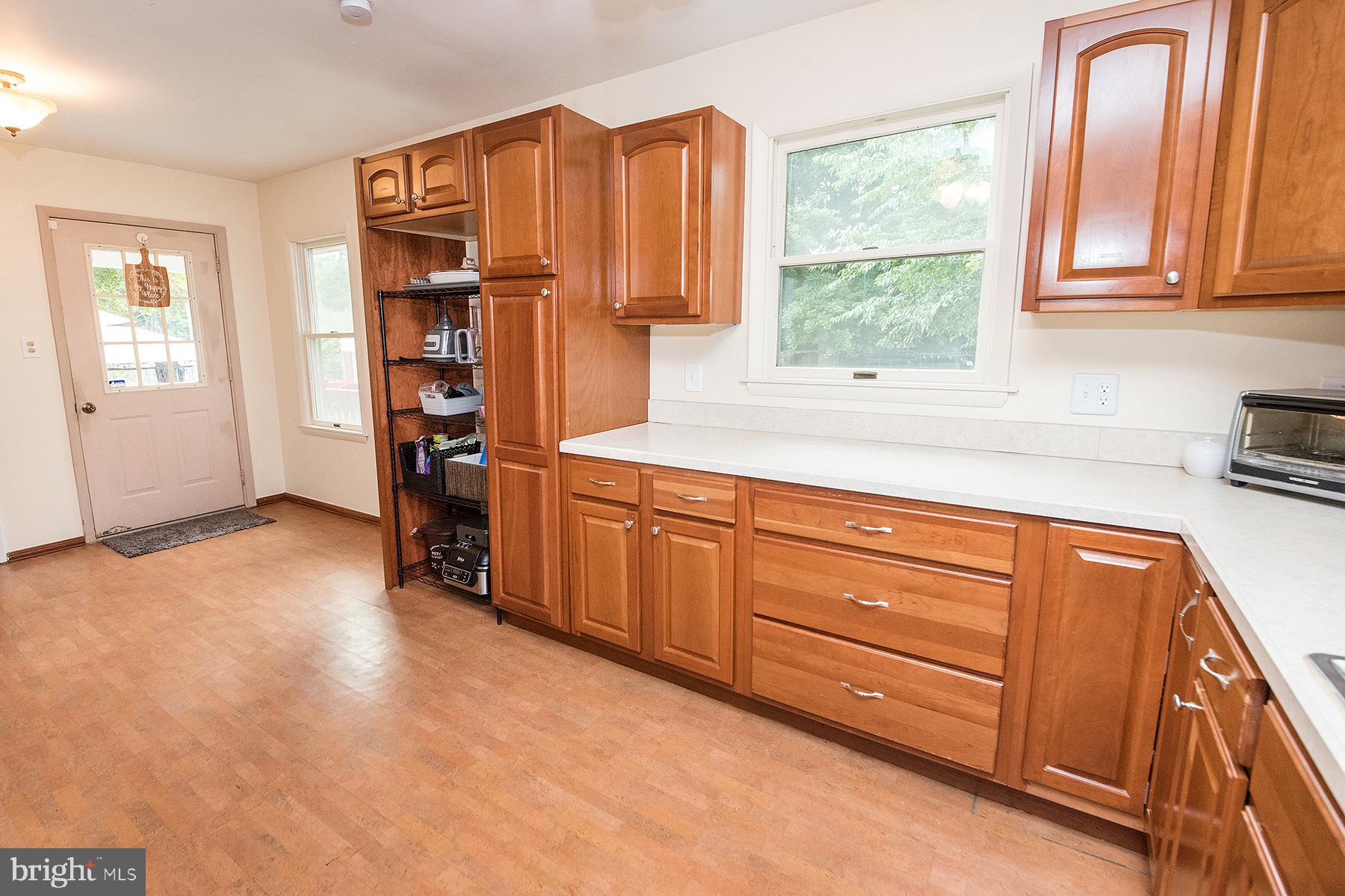 546 Maple Avenue Ewing, NJ 08618 - Photo 12 of 37 Large airy kitchen