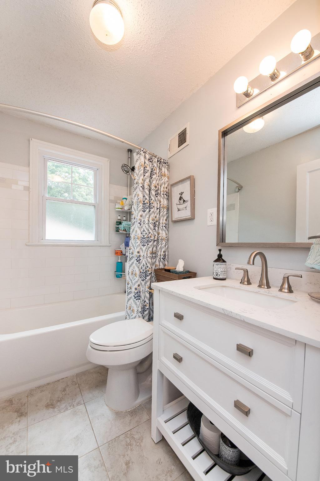 546 Maple Avenue Ewing, NJ 08618 - Photo 9 of 37 1st floor full bath