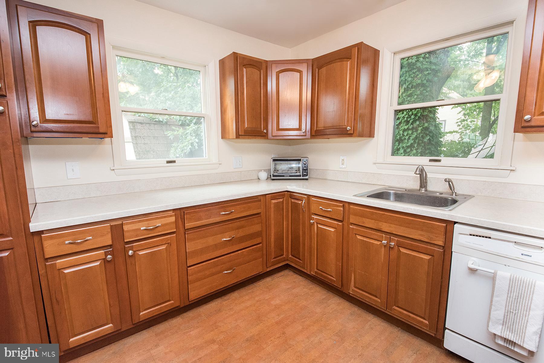 546 Maple Avenue Ewing, NJ 08618 - Photo 10 of 37 Large airy kitchen