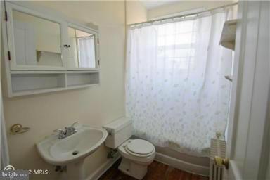 1304 G Street Northeast Washington, DC 20002 - Photo 8 of 14 Bath