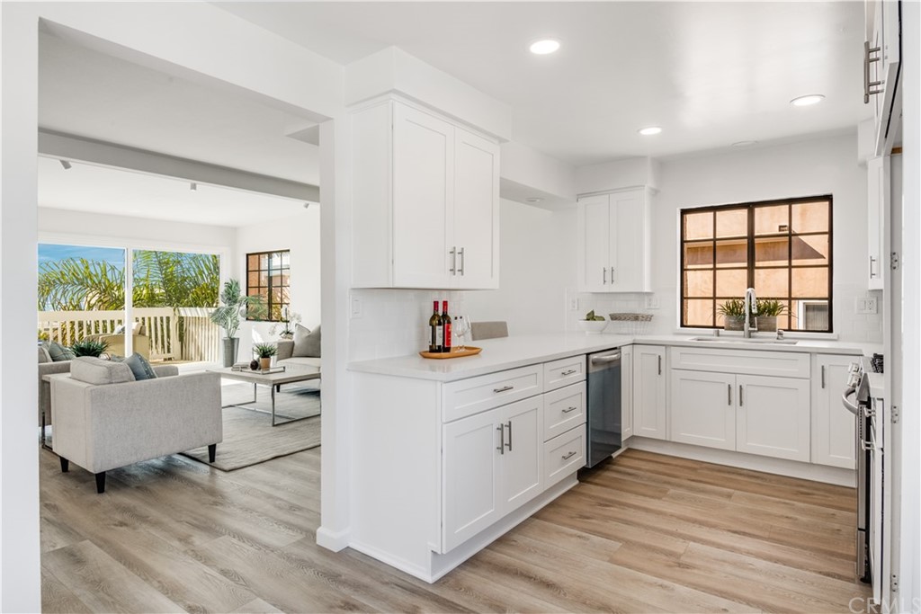 541 Monterey Boulevard Hermosa Beach, CA 90254 - Photo 14 of 41