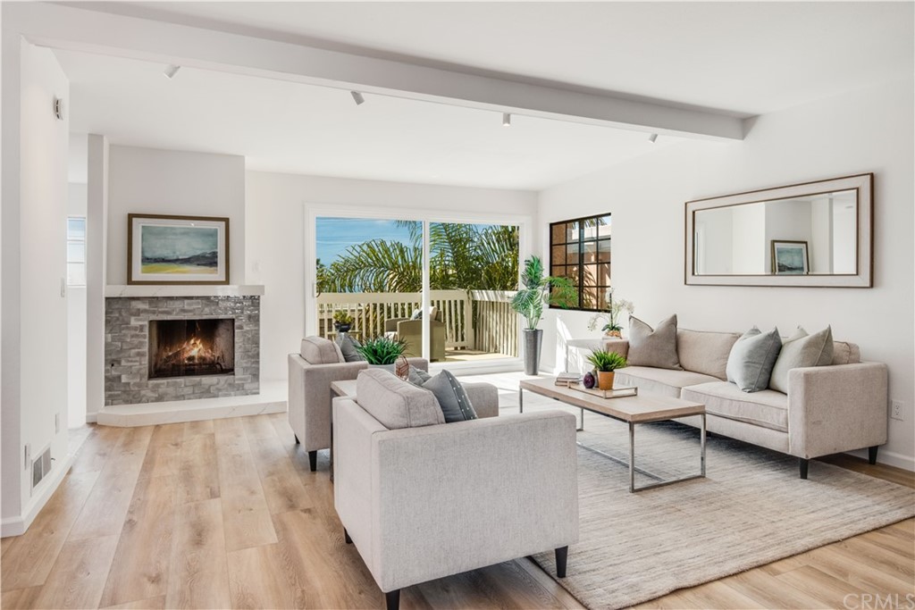 541 Monterey Boulevard Hermosa Beach, CA 90254 - Photo 3 of 41