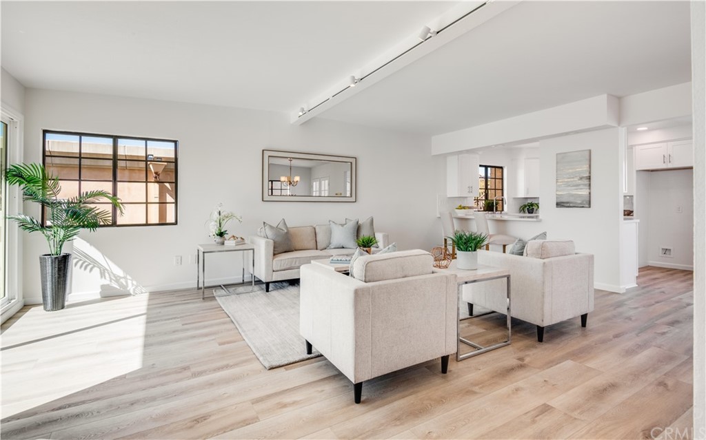 541 Monterey Boulevard Hermosa Beach, CA 90254 - Photo 4 of 41