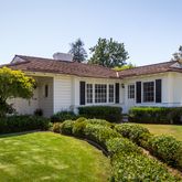 a view of a house with backyard and garden