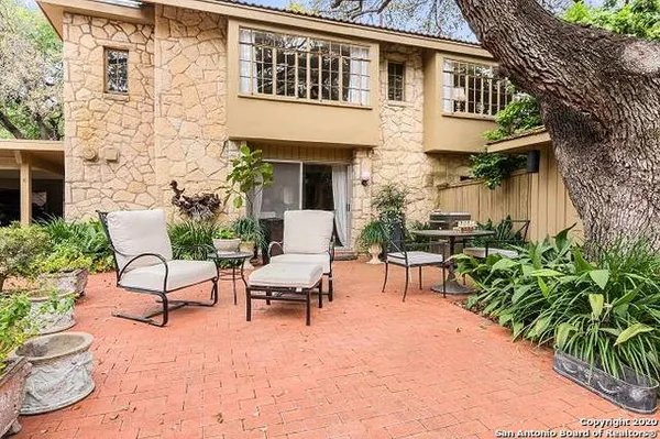 a view of a house with backyard and sitting area