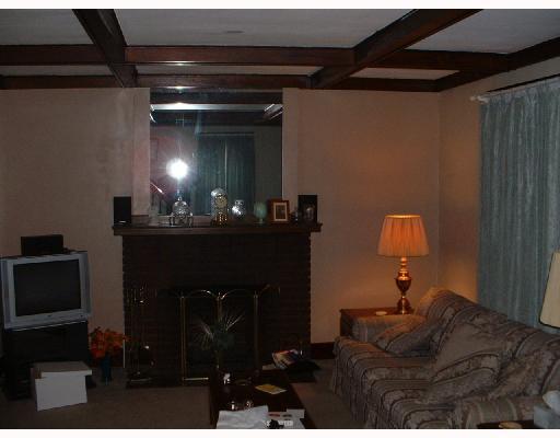 413 Vermont Avenue Rochester, PA 15074 - Photo 3 of 8 Living Room.