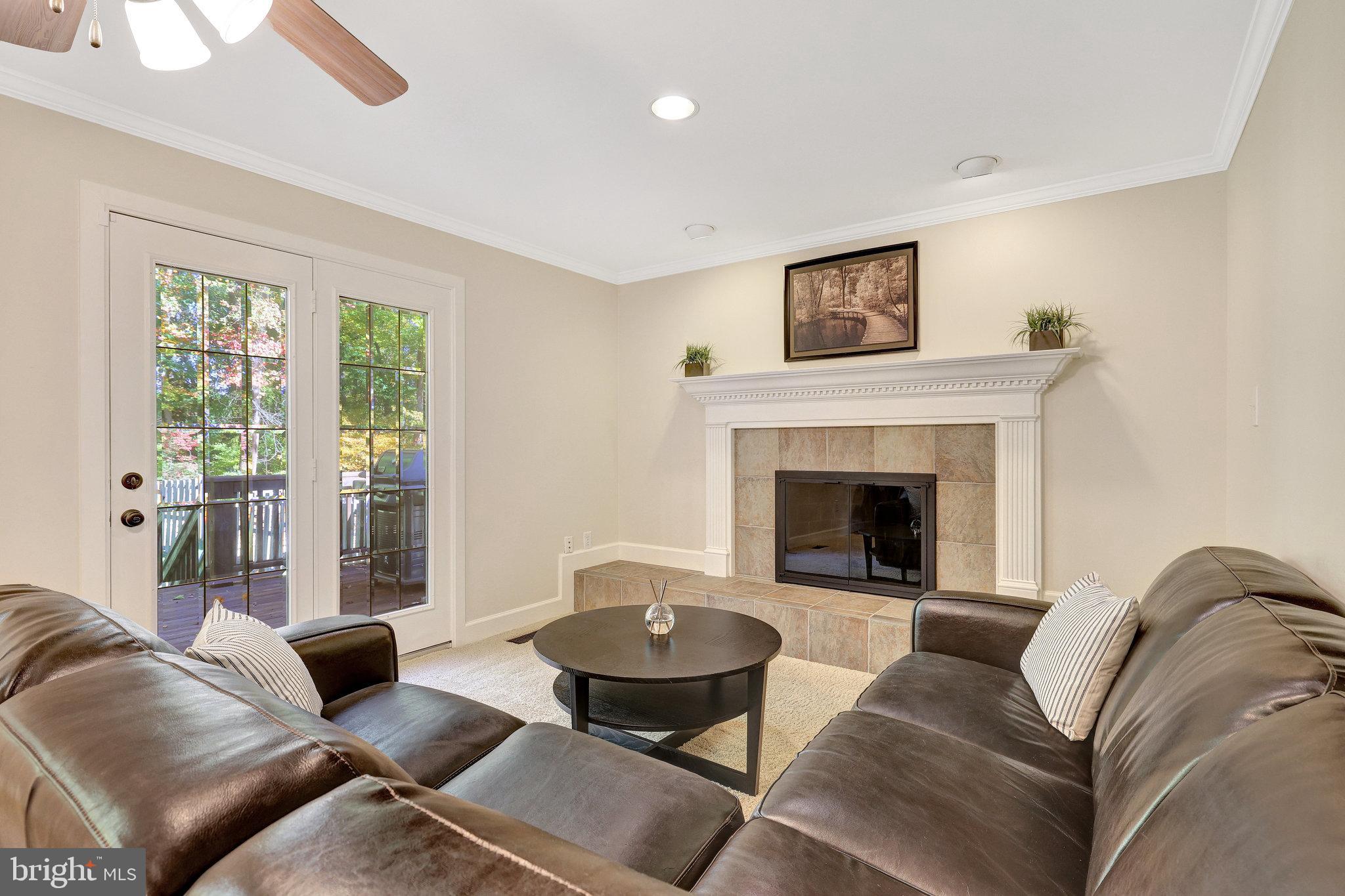 9826 Five Oaks Road Fairfax, VA 22031 - Photo 15 of 43 Family Room