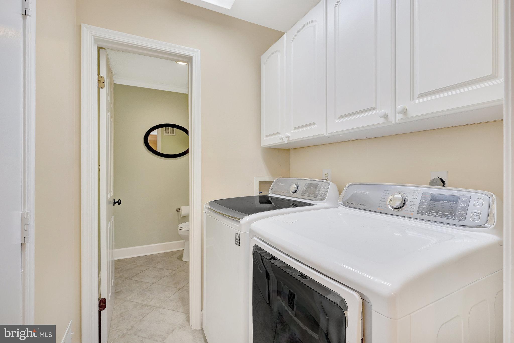 9826 Five Oaks Road Fairfax, VA 22031 - Photo 22 of 43 Laundry on Main