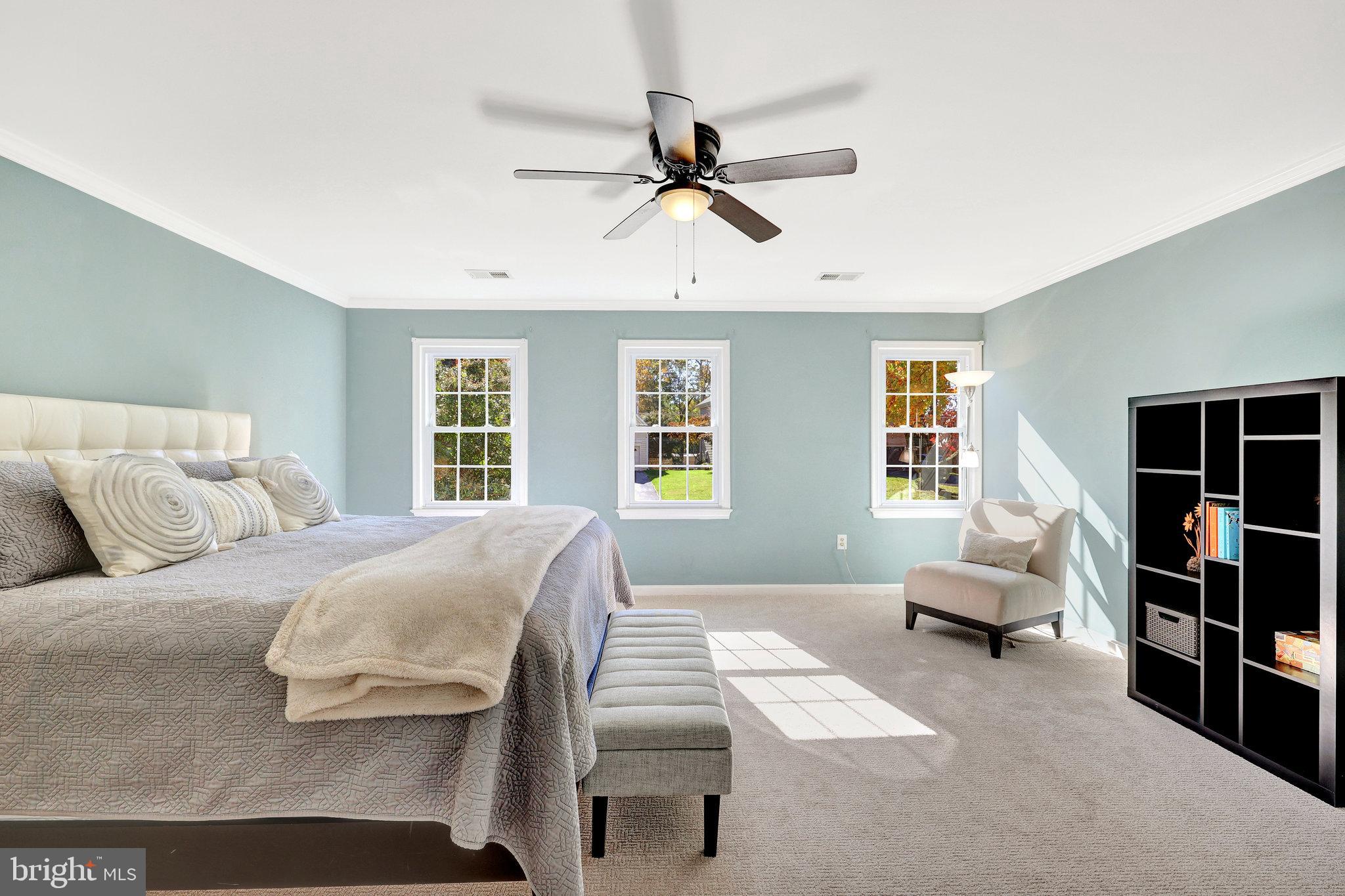 9826 Five Oaks Road Fairfax, VA 22031 - Photo 25 of 43 Primary Bedroom w/ En Suite