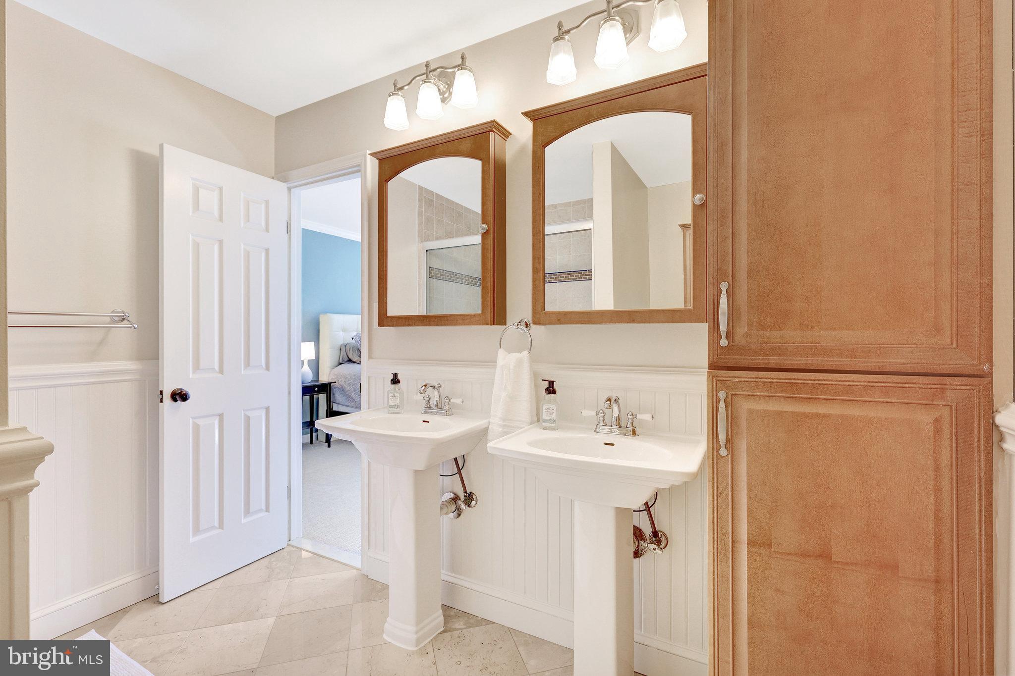 9826 Five Oaks Road Fairfax, VA 22031 - Photo 26 of 43 Primary Bath