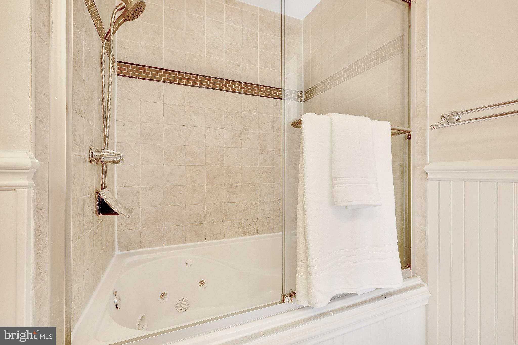 9826 Five Oaks Road Fairfax, VA 22031 - Photo 28 of 43 Primary Bath