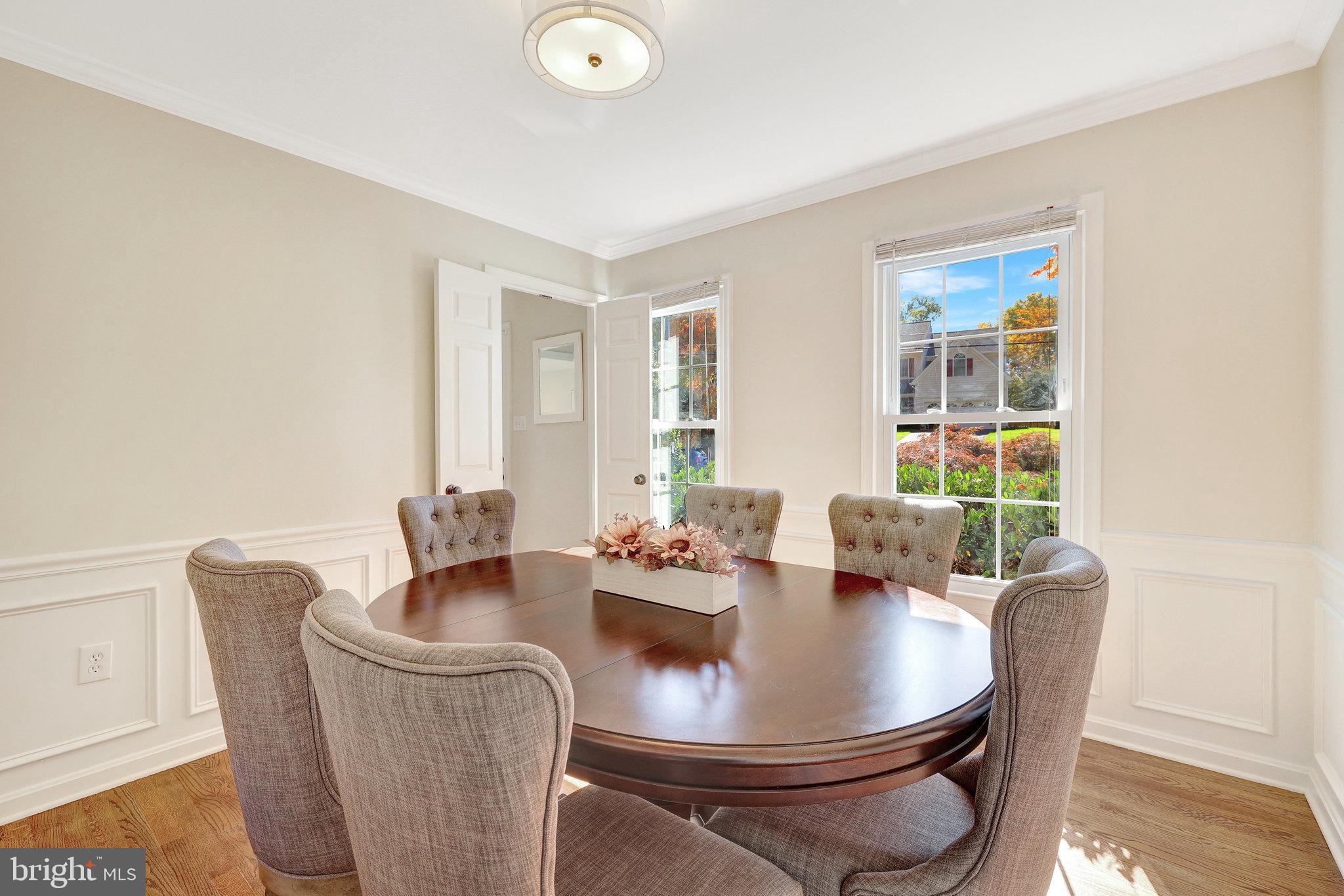 9826 Five Oaks Road Fairfax, VA 22031 - Photo 6 of 43 Lots of Natural Light