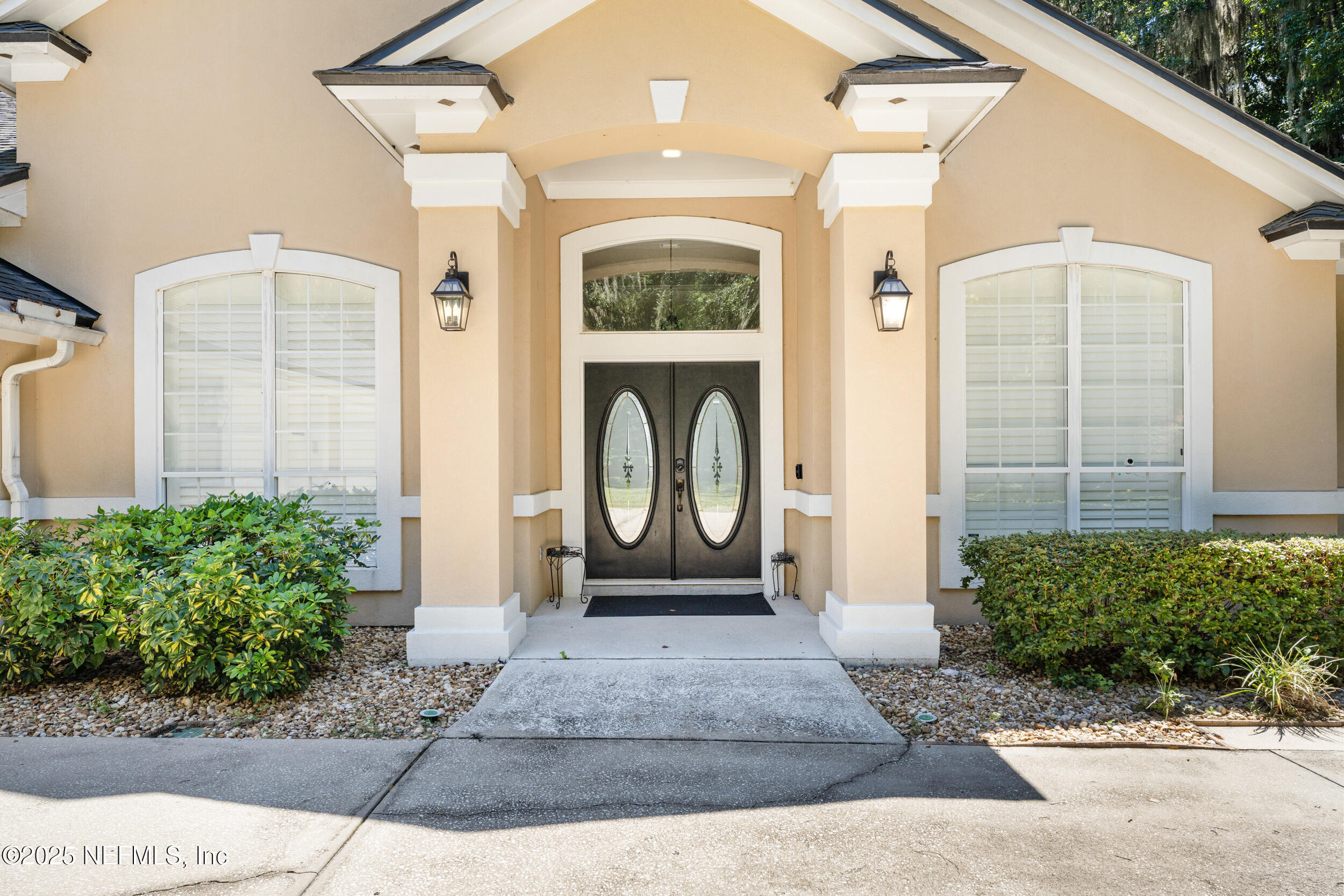 686 Frederic Drive Fleming Island, FL 32003 - Photo 6 of 57 a front view of a house with garden