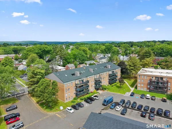 $1,700 | 136 Kane Street, Unit C5, West Hartford, CT 06119