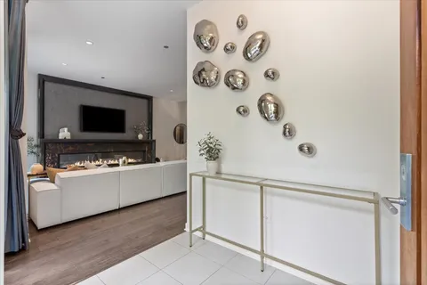 $2,319,000 | 194 North Park Drive, Chicago, IL 60601