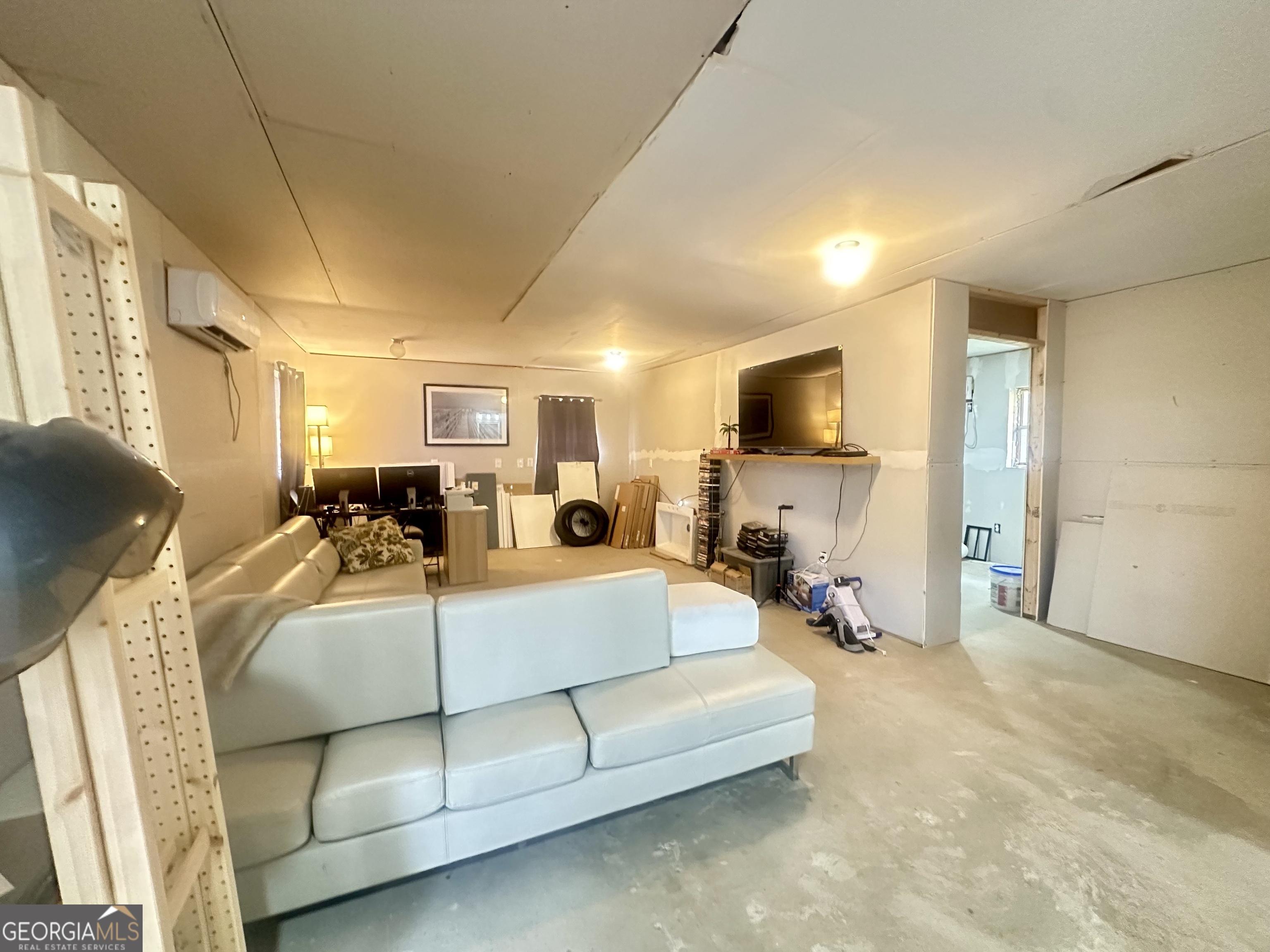 251 Bill Hambrick Road Eastman, GA 31023 - Photo 17 of 32 a large bedroom with furniture