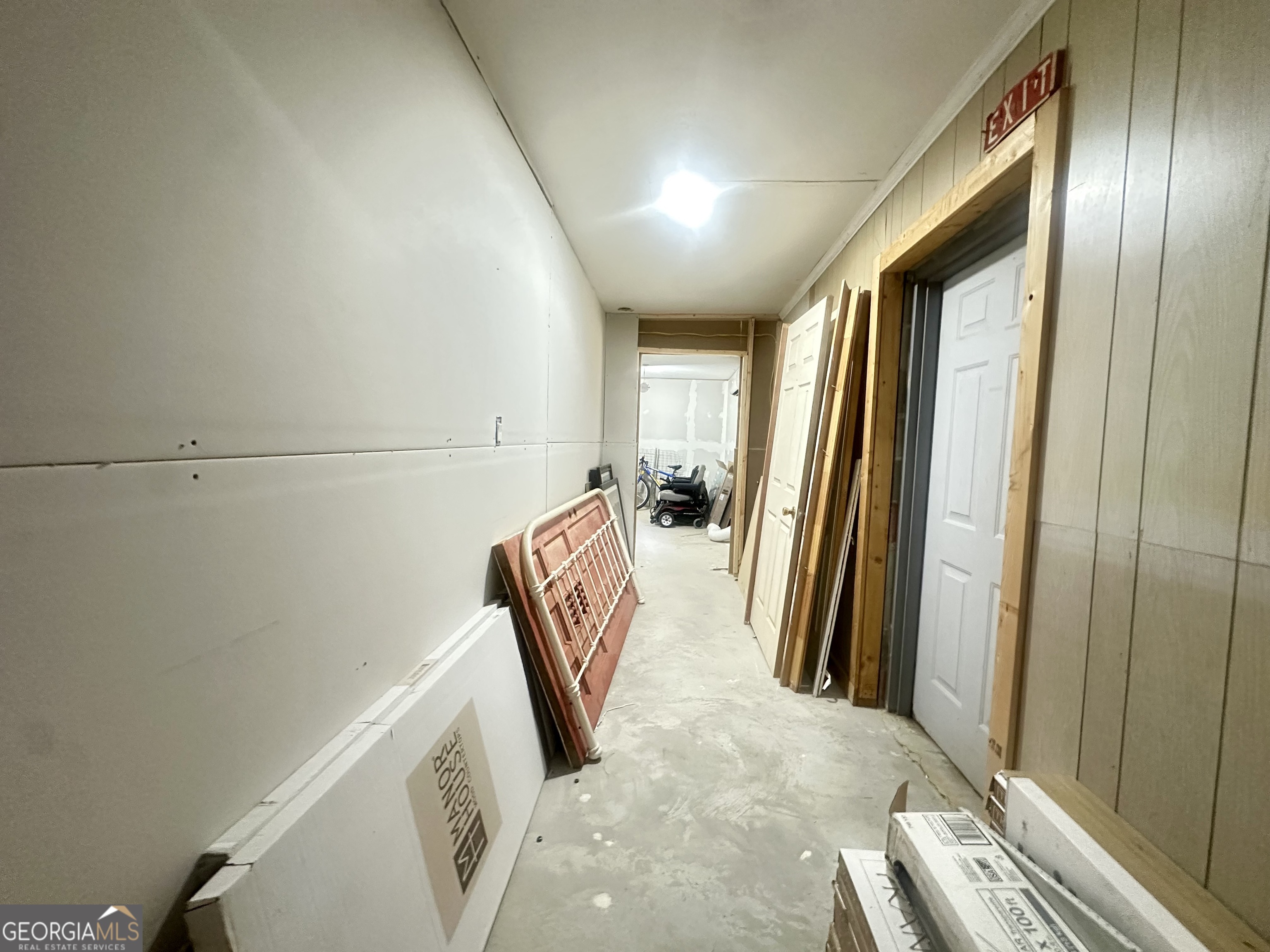 251 Bill Hambrick Road Eastman, GA 31023 - Photo 20 of 32 a view of a hallway with furniture
