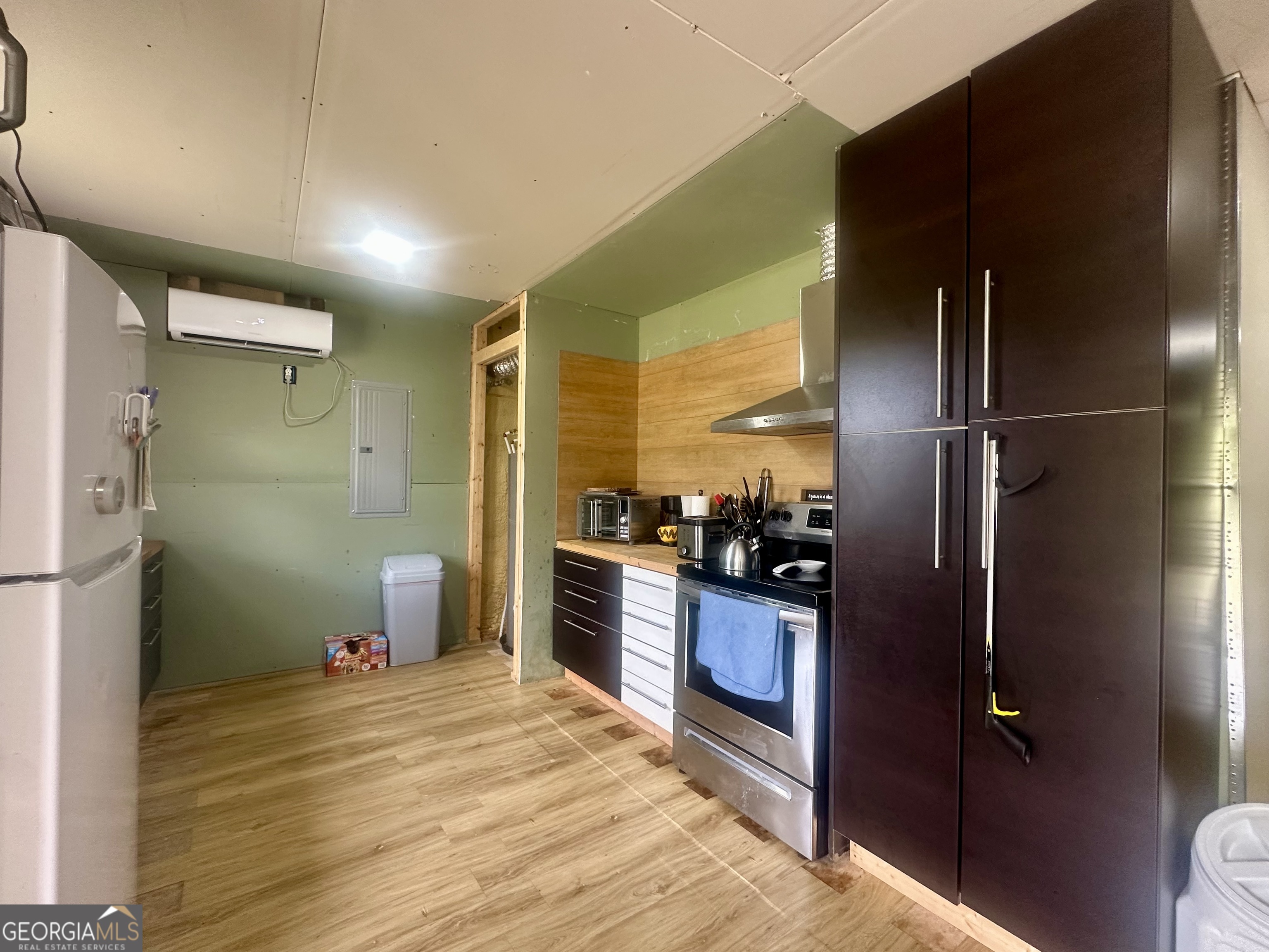 251 Bill Hambrick Road Eastman, GA 31023 - Photo 29 of 32 a kitchen with a refrigerator and a sink