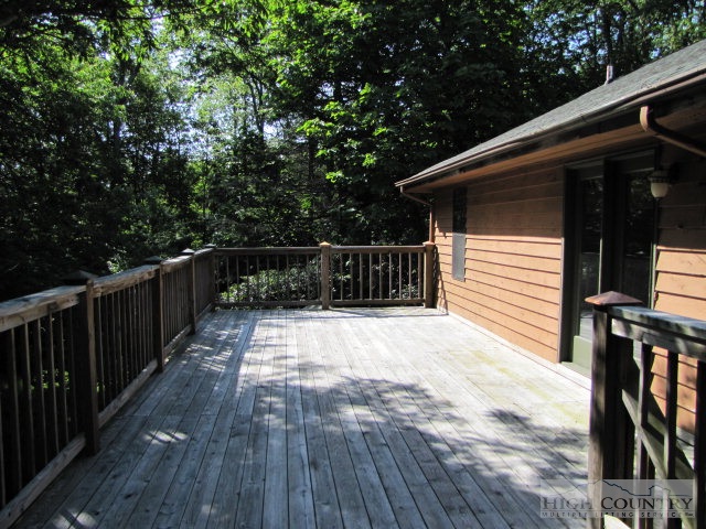 8353 Hemlock Ridge Road Blowing Rock, NC 28605 - Photo 4 of 11 Gallery Image 4