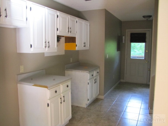 8353 Hemlock Ridge Road Blowing Rock, NC 28605 - Photo 8 of 11 Gallery Image 8