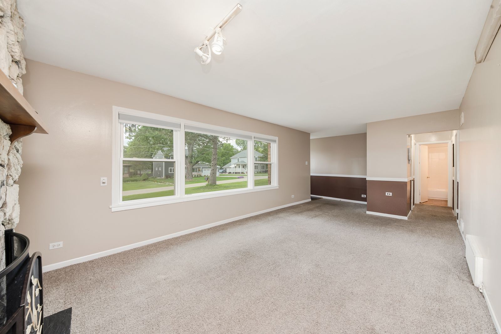 132 North Pleasant Road Lake Zurich, IL 60047 - Photo 3 of 12