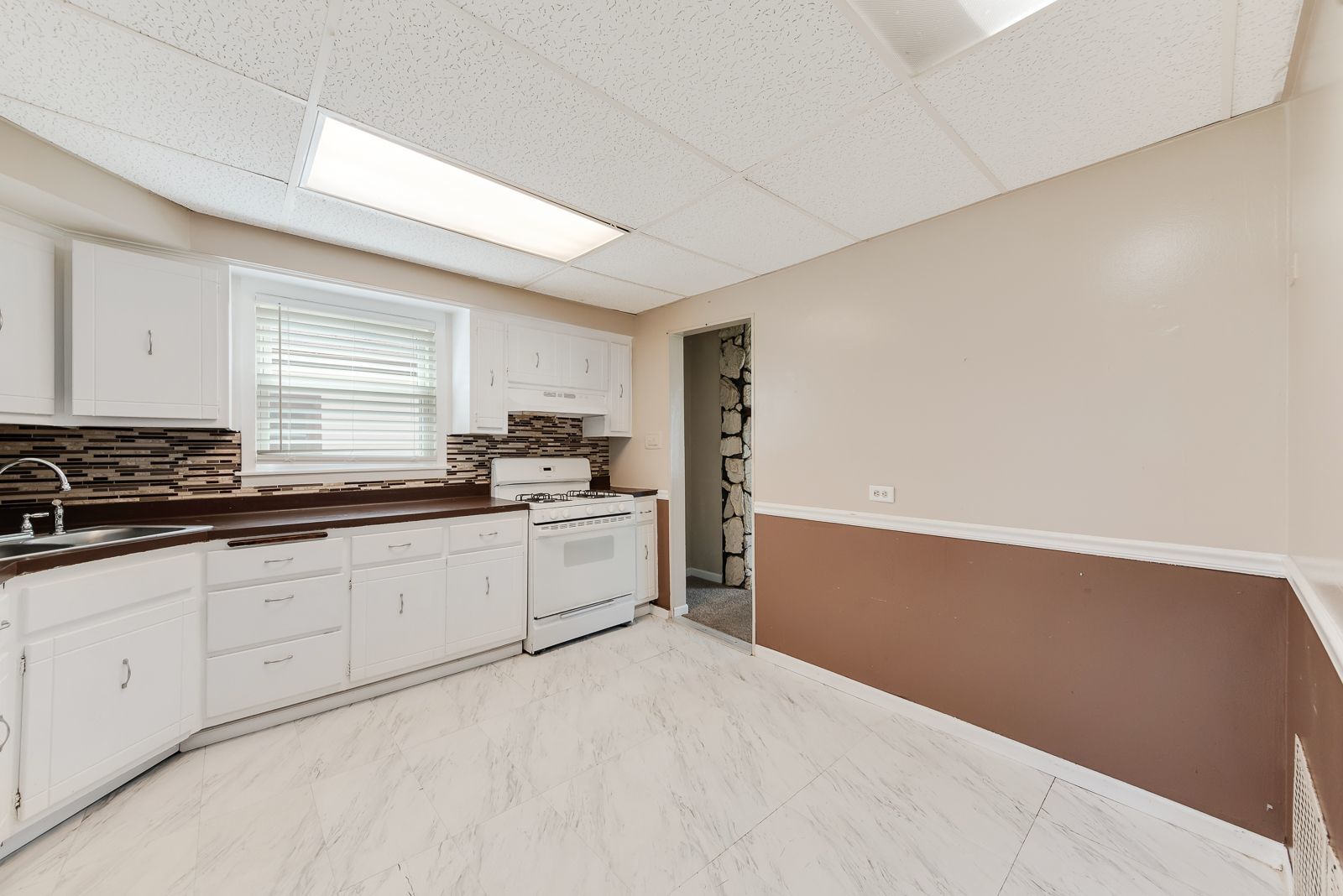 132 North Pleasant Road Lake Zurich, IL 60047 - Photo 5 of 12