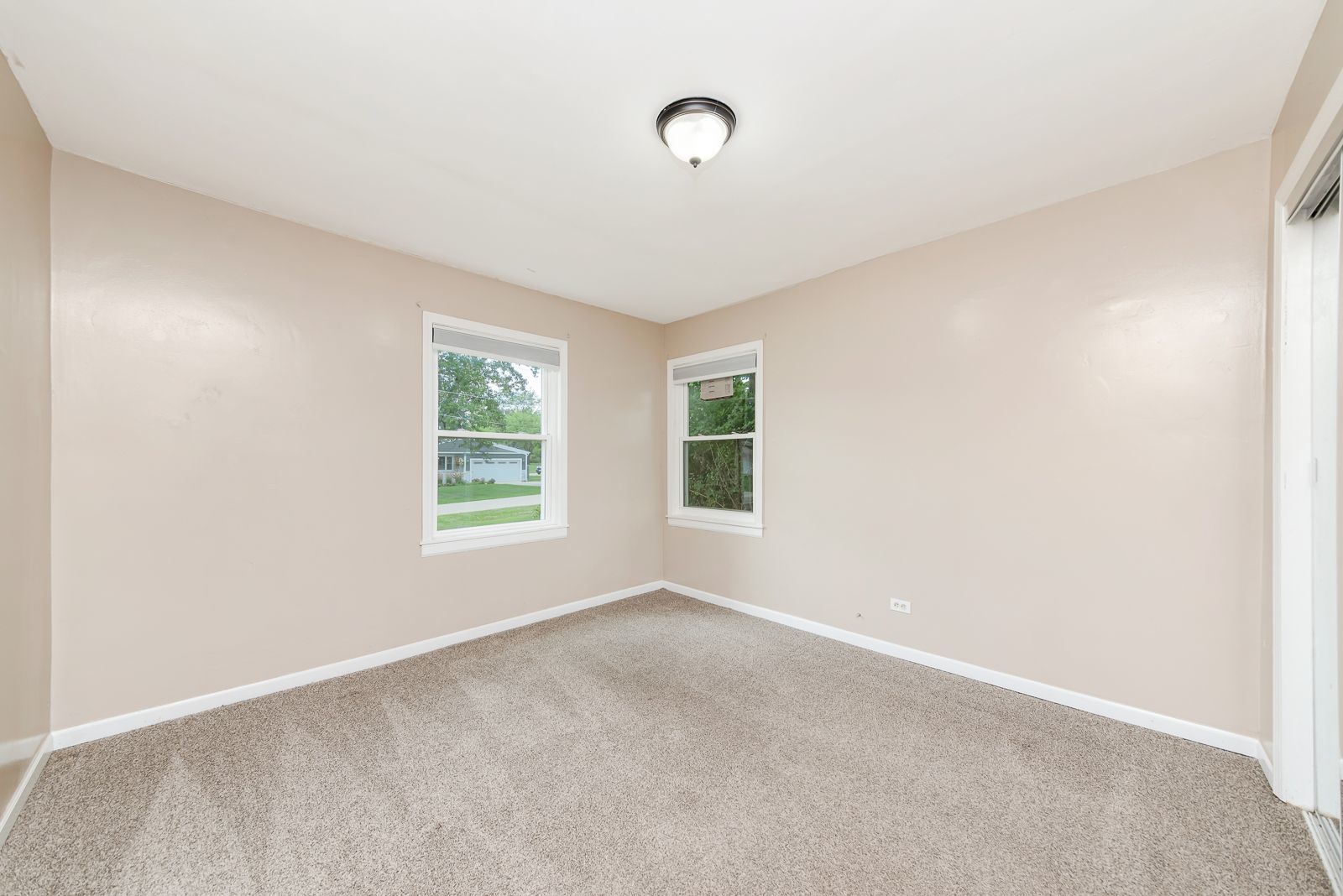 132 North Pleasant Road Lake Zurich, IL 60047 - Photo 7 of 12