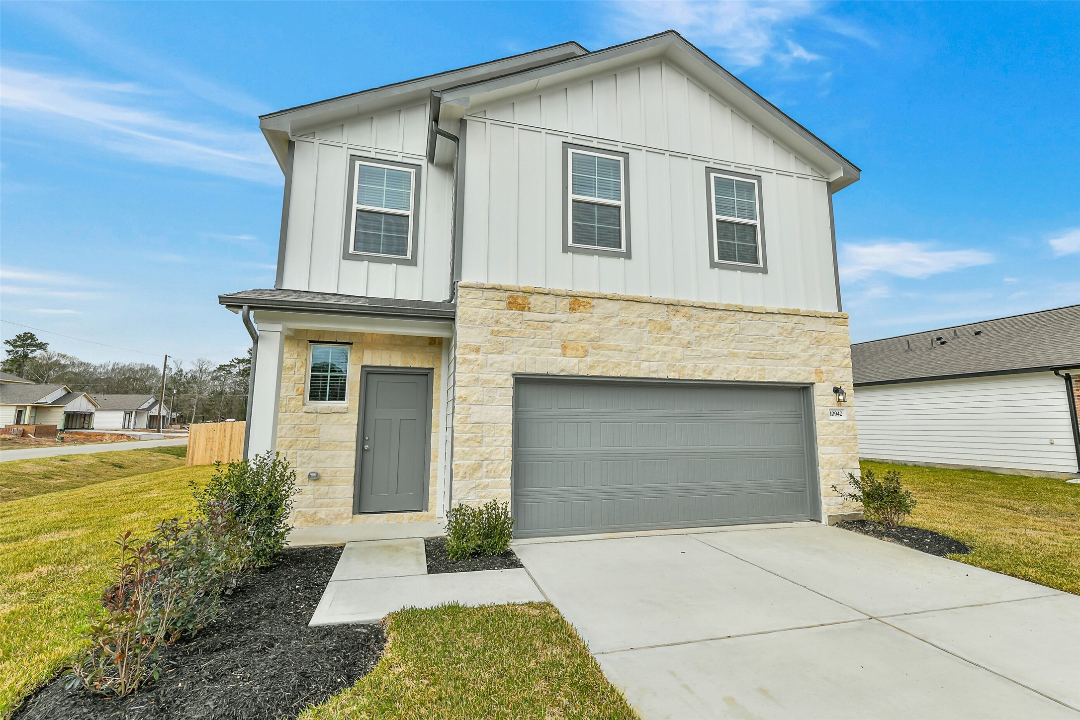 10942 Independence Road Cleveland, TX 77328 - Photo 2 of 48