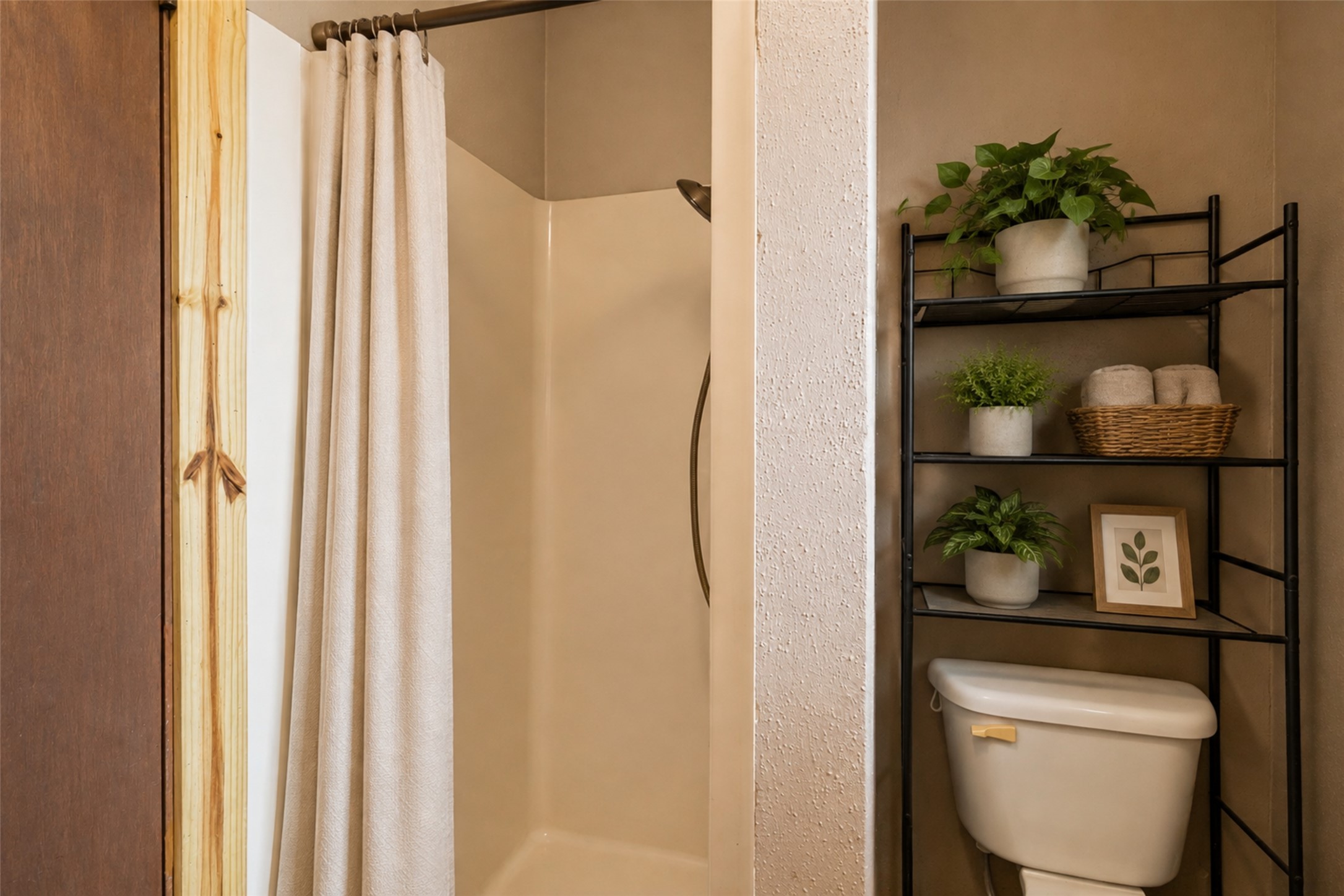 1871 Bridal Path Road Luling, TX 78648 - Photo 29 of 39 In-law full bathroom with virtual staging