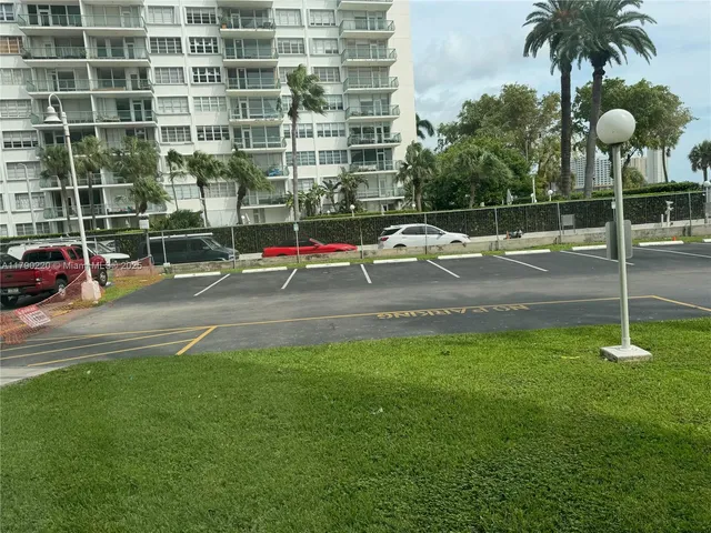 $360,000 | 1420 Brickell Bay Drive, Unit 103A1, Miami, FL 33131