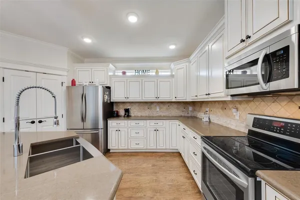 $825,000 | 120 Cote D Azur, Chico, TX 76431