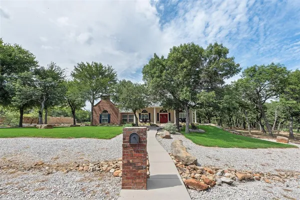 $825,000 | 120 Cote D Azur, Chico, TX 76431