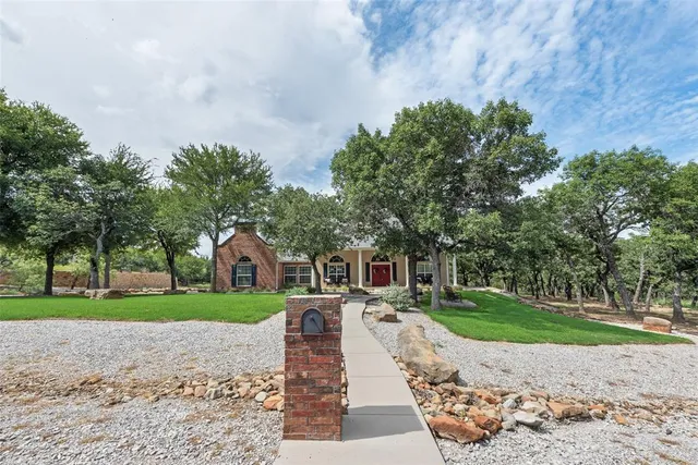 $850,000 | 120 Cote D Azur, Chico, TX 76431