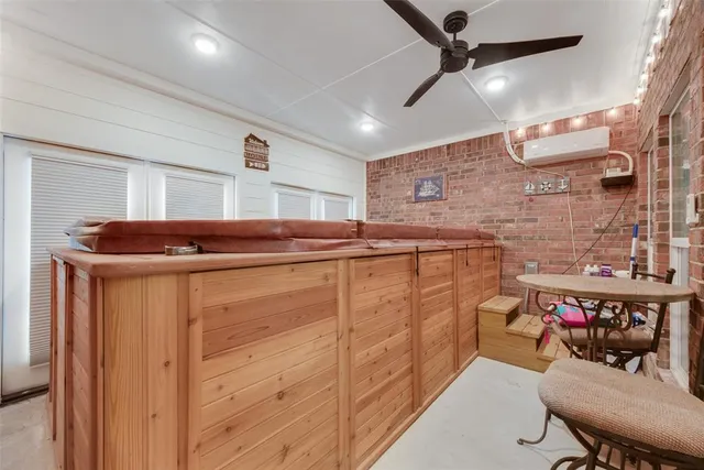 $850,000 | 120 Cote D Azur, Chico, TX 76431