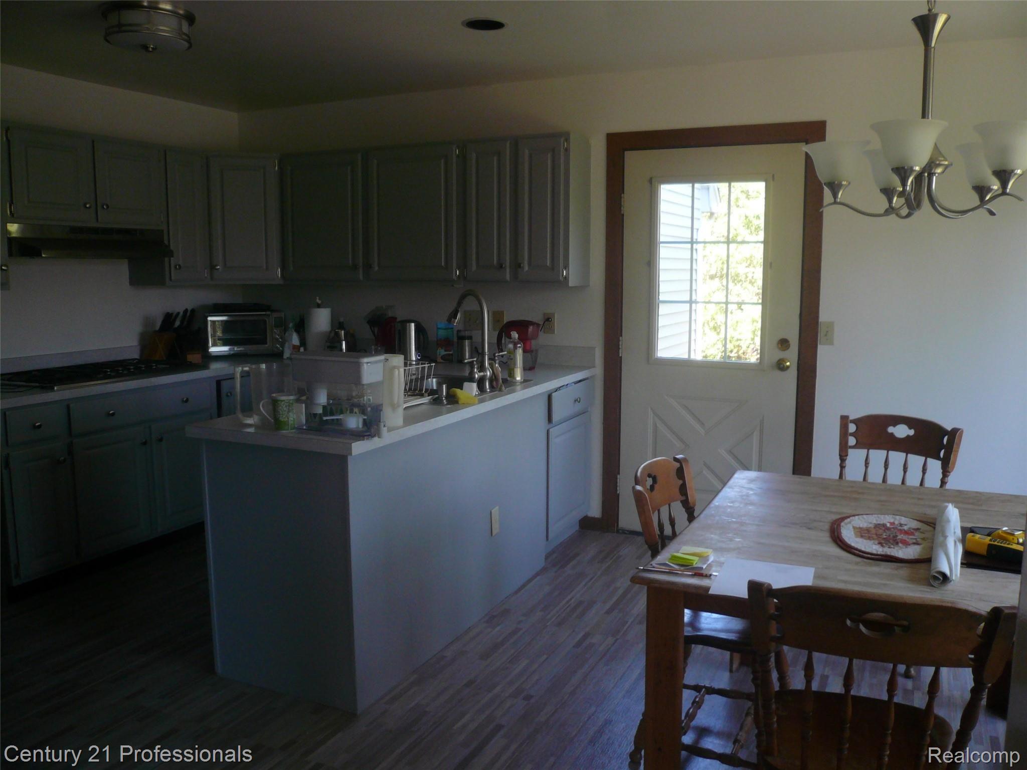 375 Olivewood Court Rochester, MI 48306 - Photo 14 of 49 Kitchen