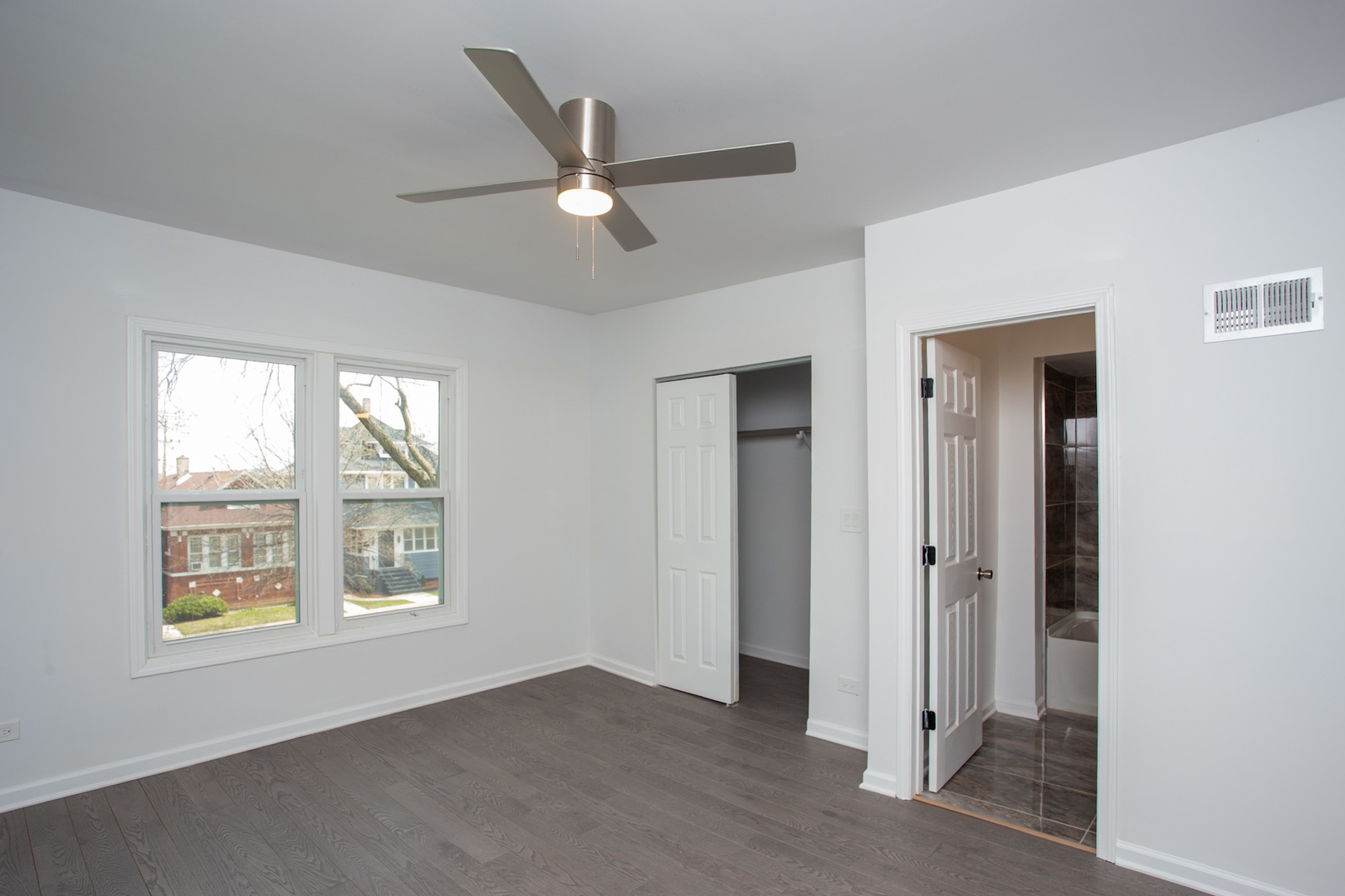 8810 South Morgan Street Chicago, IL 60620 - Photo 7 of 18 a view of an empty room with a window
