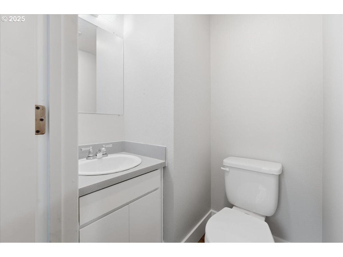 5384 Southwest 186th Place Beaverton, OR 97078 - Photo 15 of 36 a bathroom with a toilet sink and mirror