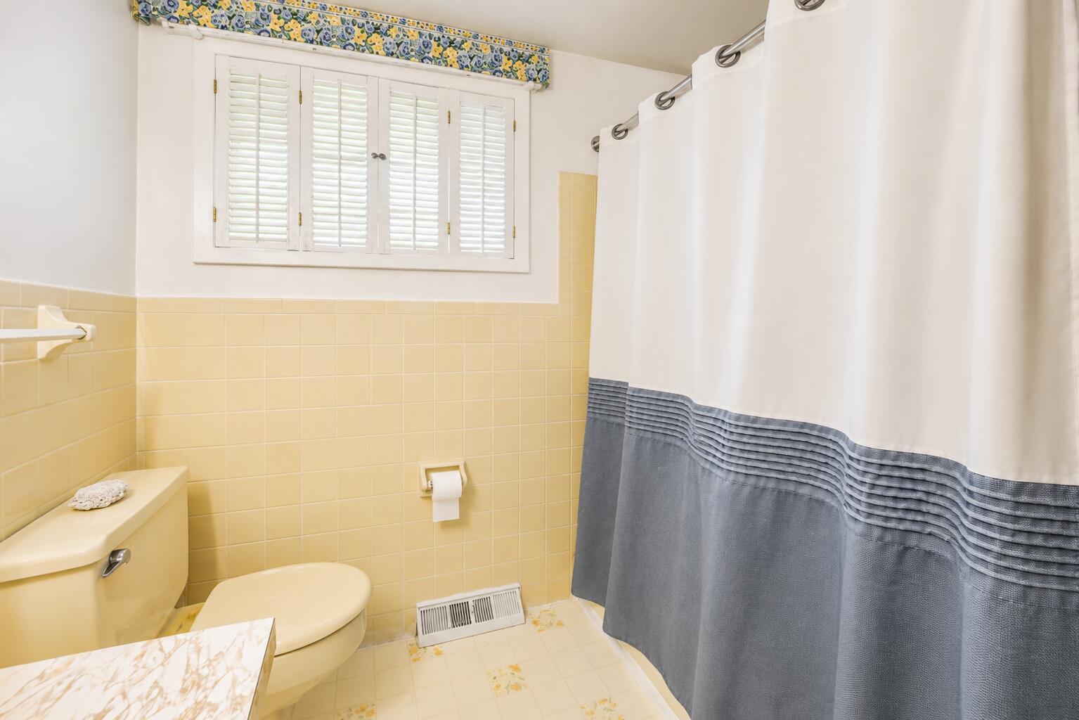 4428 Phoenix Drive Springfield, OH 45503 - Photo 18 of 35 Full bath