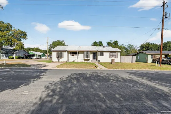 $52,000 | 808 North Adams Street, Beeville, TX 78102