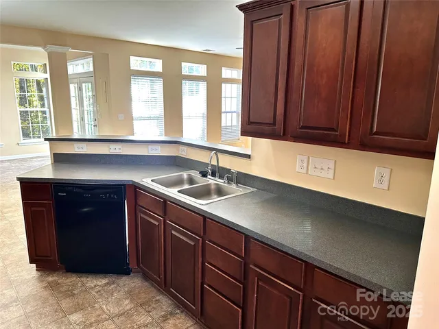 $1,995 | 7946 Mariners Pointe Circle, Denver, NC 28037