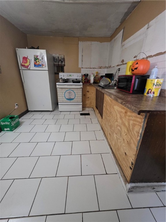 59 Hoeltzer Street Rochester, NY 14605 - Photo 7 of 23