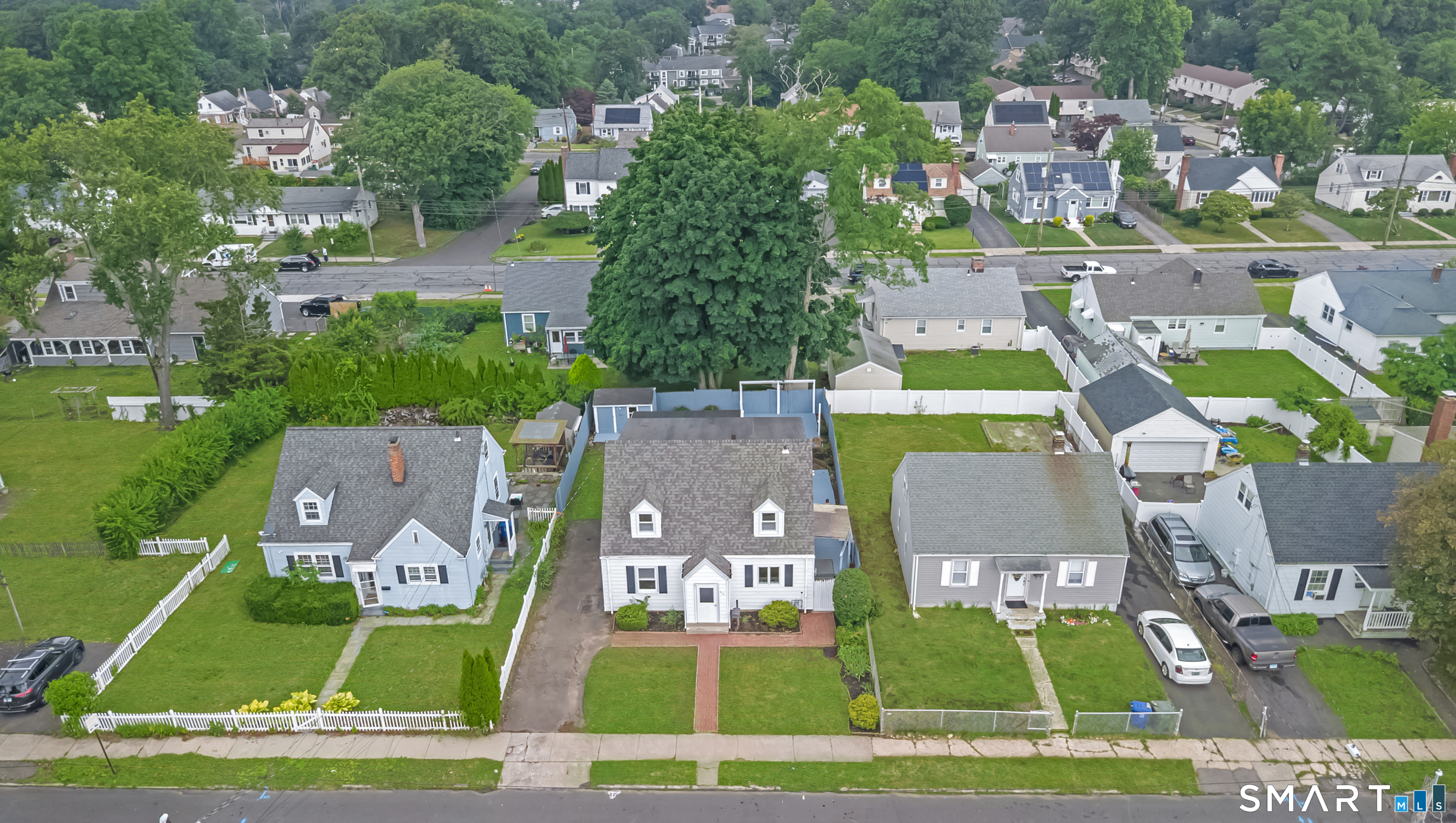 476 Ruth Street Bridgeport, CT 06606 - Photo 3 of 38