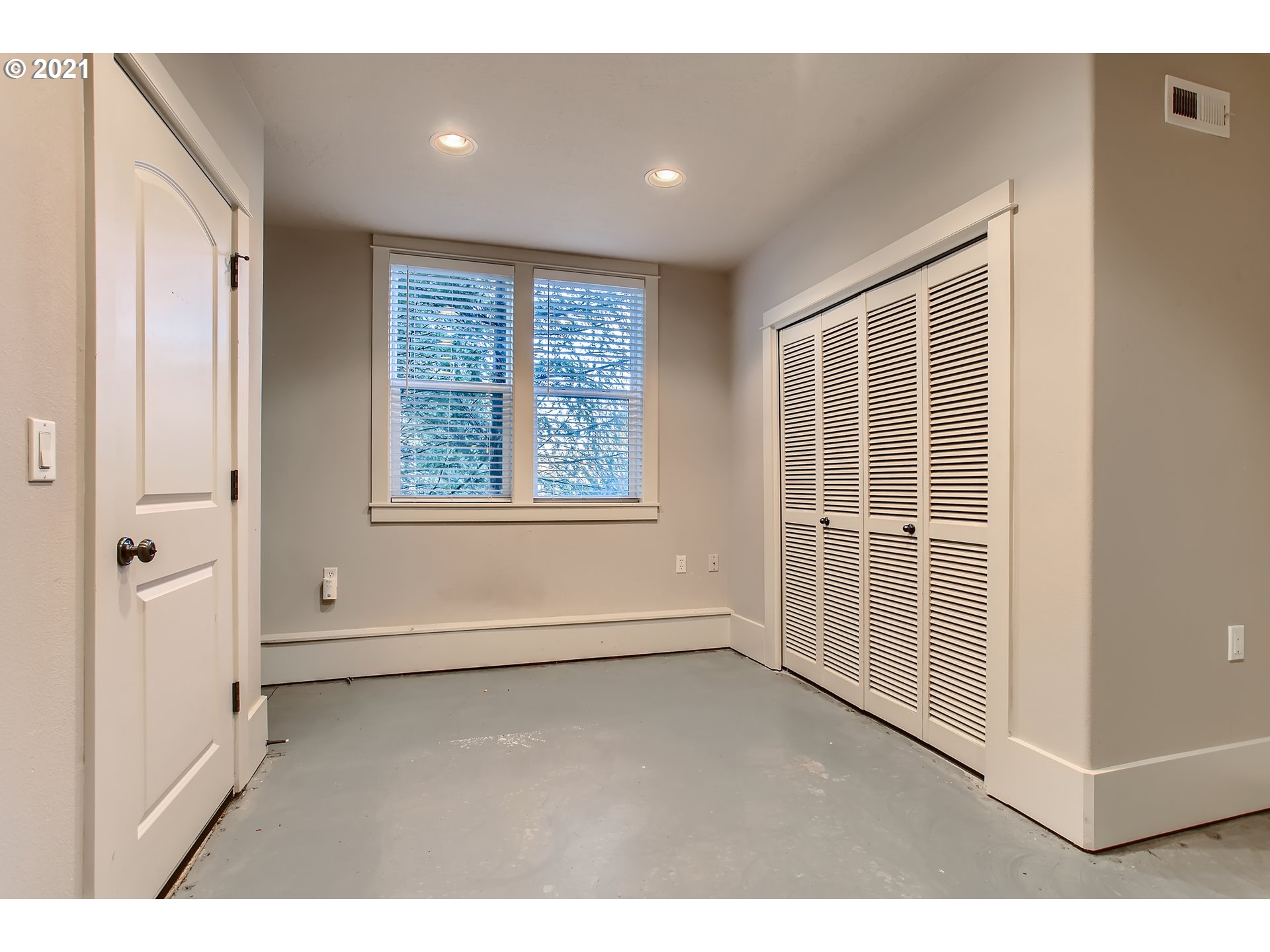 3621 Southwest Innovation Court Beaverton, OR 97003 - Photo 28 of 32 a view of an empty room with a window