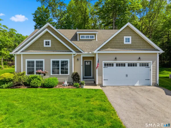 $769,900 | 14 Essex Glen Drive, Unit 9, Essex, CT 06426