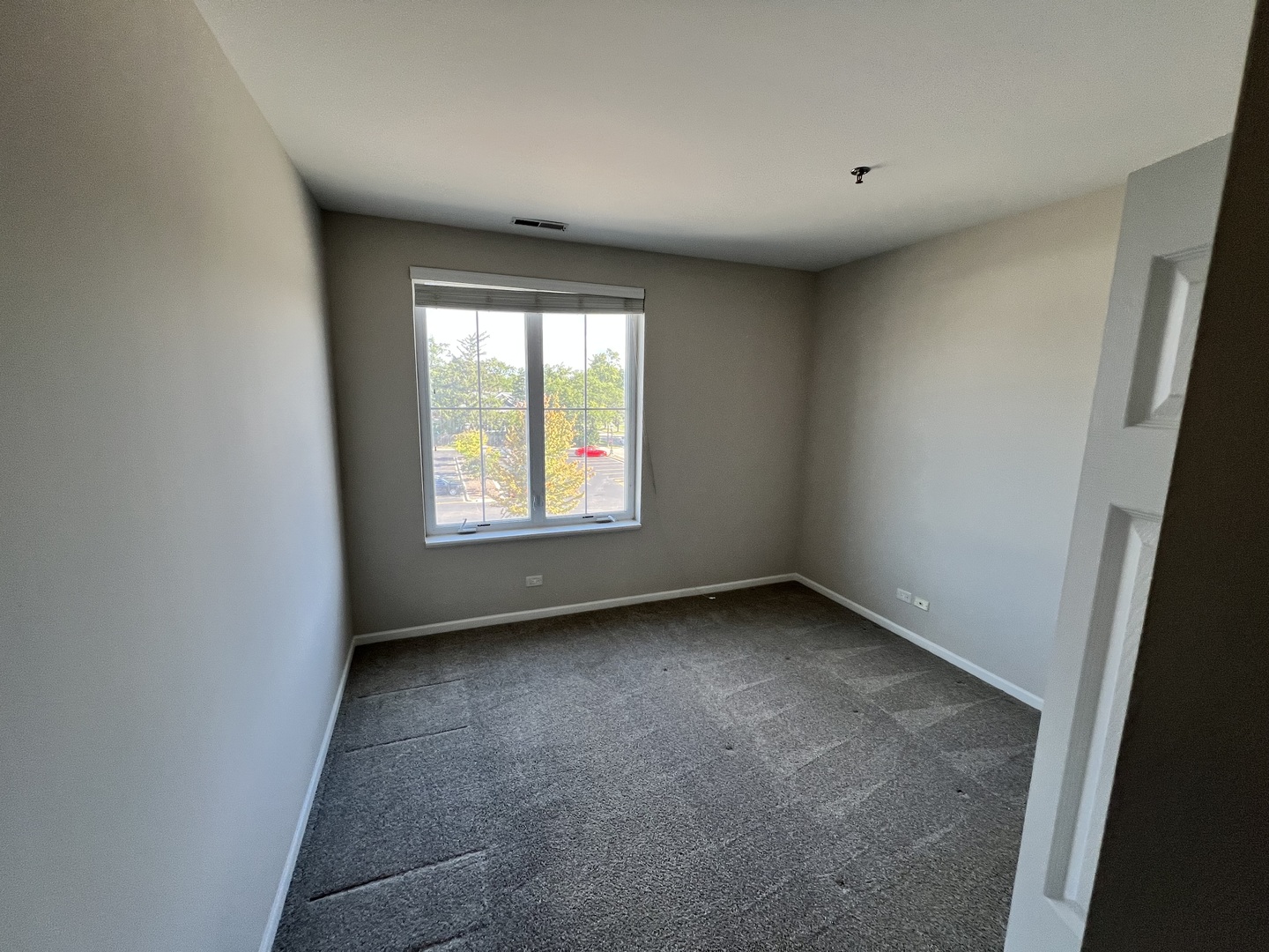 625 Deerfield Road, Unit 307 Deerfield, IL 60015 - Photo 6 of 12 an empty room with a window